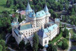 Bratysława i zamek w Bojnicach z biurem Strama -  -  - Zakopane